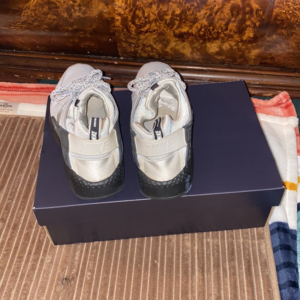 Sneakers - Picture 3 of 3